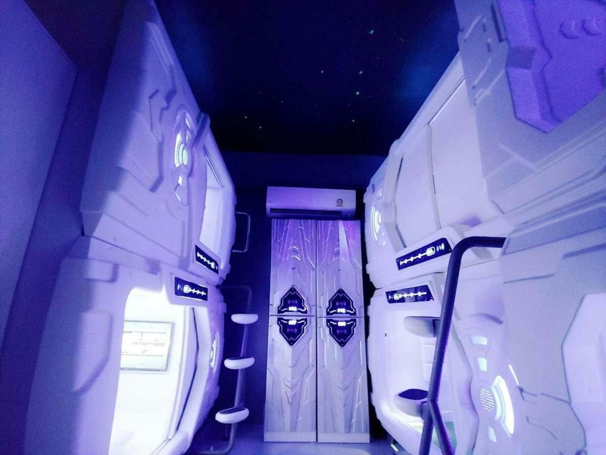 Met A Space Pod @ Asoke Bangkok Eksteriør bilde
