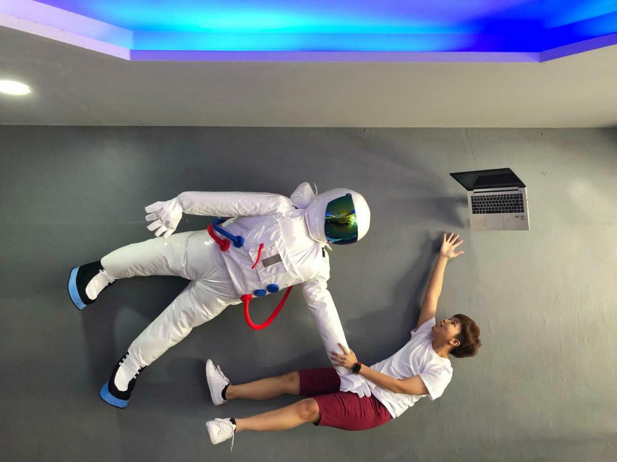 Met A Space Pod @ Asoke Bangkok Eksteriør bilde