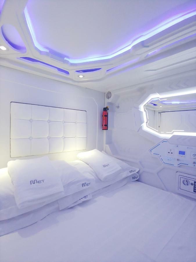 Met A Space Pod @ Asoke Bangkok Eksteriør bilde